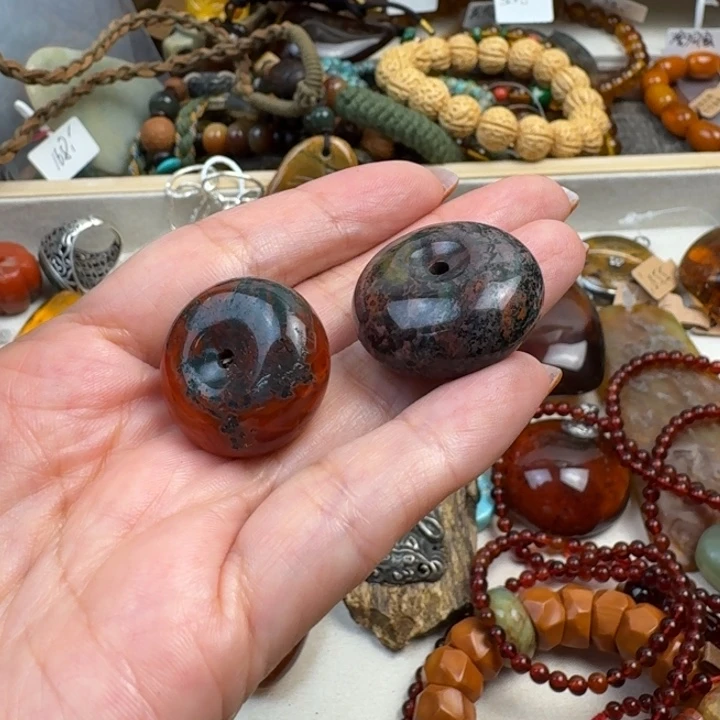 齐***悦翡翠散珠翡翠随形原石手工打造