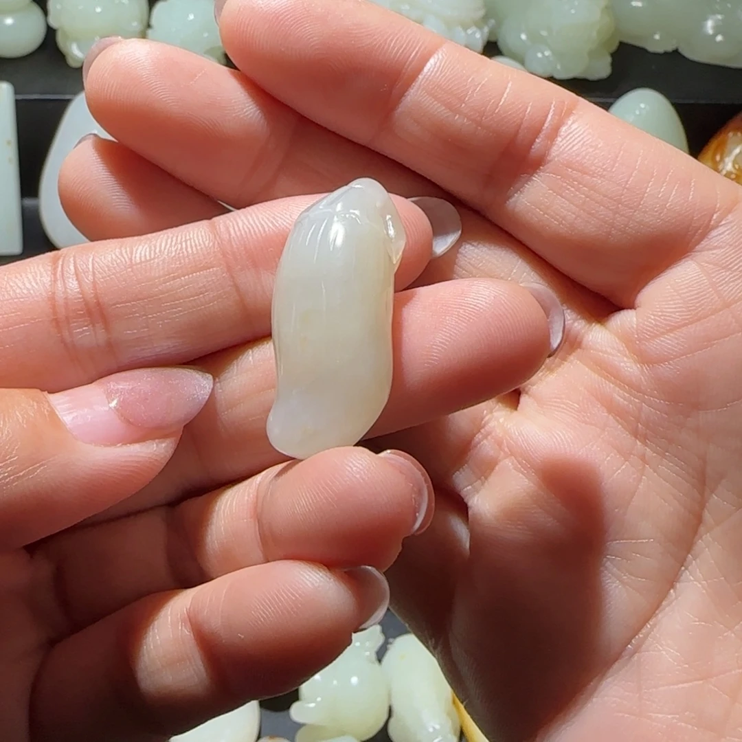 ****儿和田玉未镶嵌颈饰