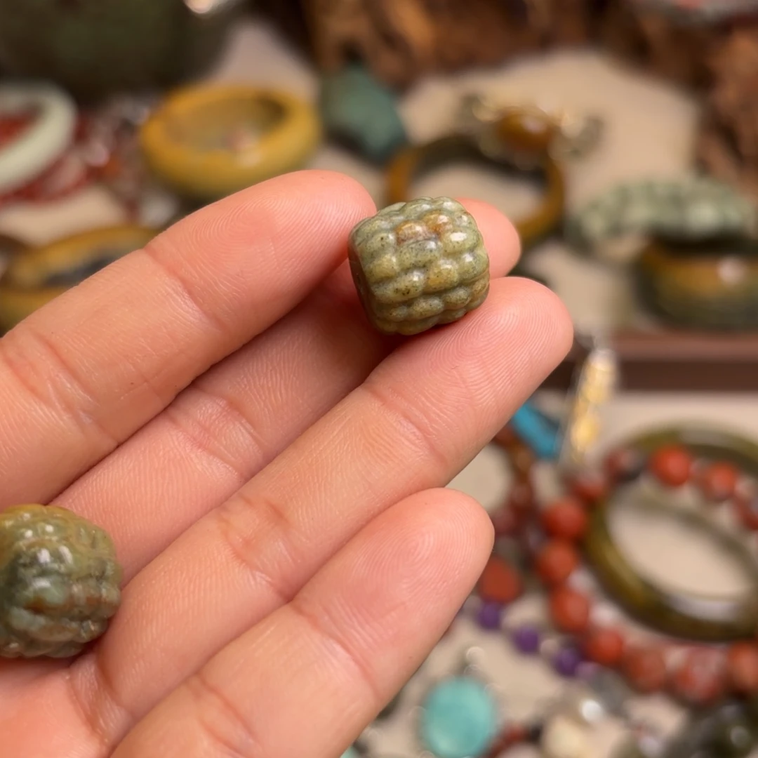 岫岩河磨玉（透闪石质玉）颈饰未镶嵌