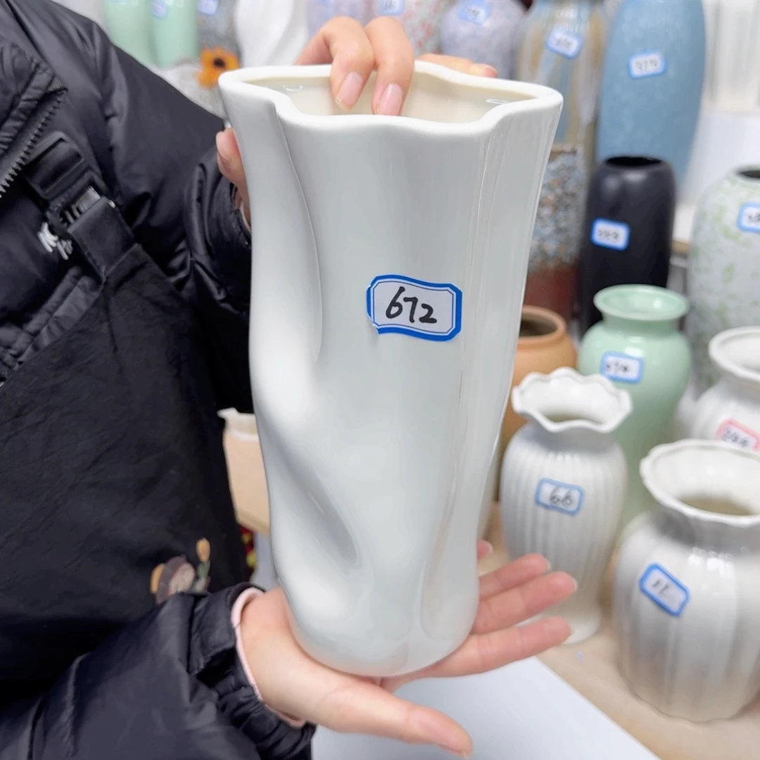 672号陶瓷高25厘米一个