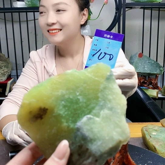【闪购商品】未镶嵌蛇纹石玉颈饰