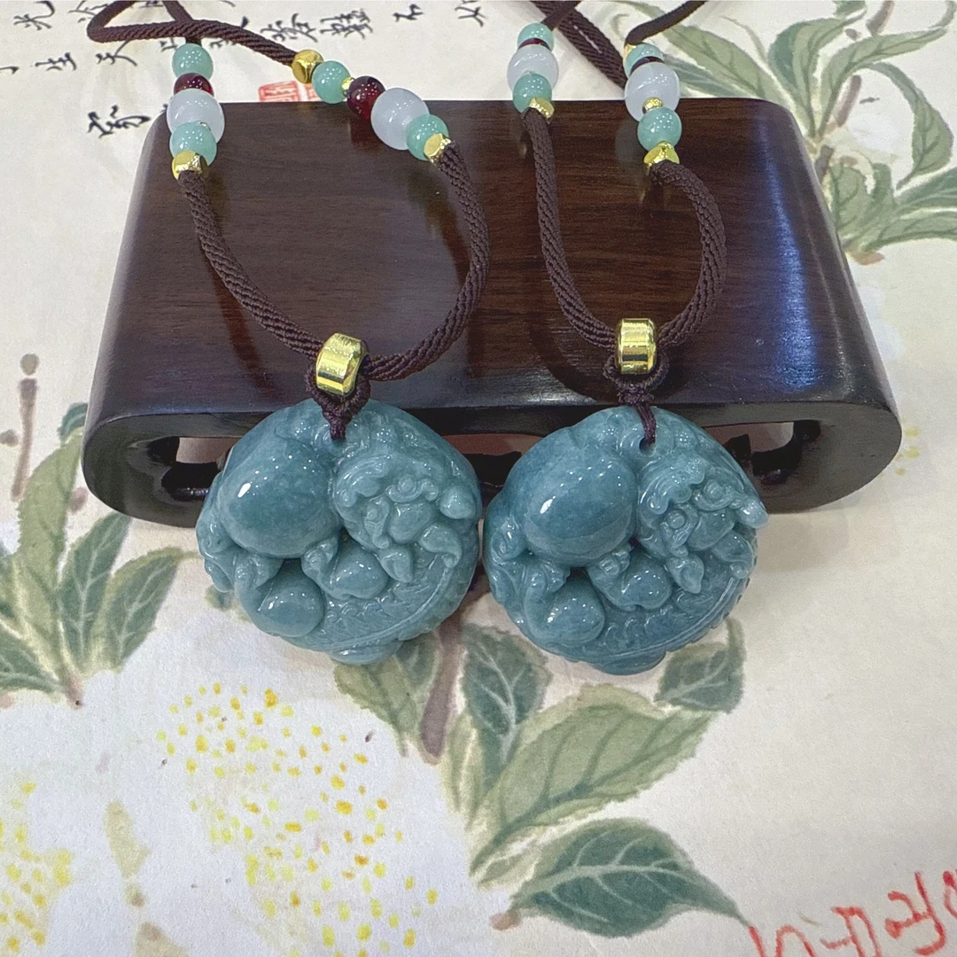 翡翠A货有求必应貔貅吊坠送绳子高35+宽35+厚11+（多样性发其一）