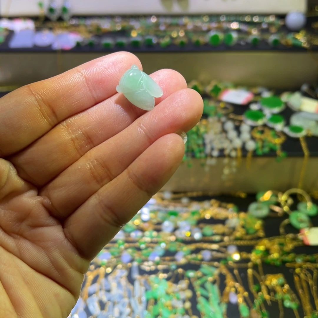 颈饰18K金镶嵌翡翠支持复检，缅料