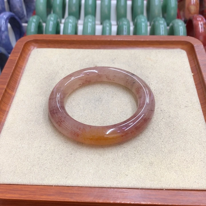 石英质玉手镯未镶嵌