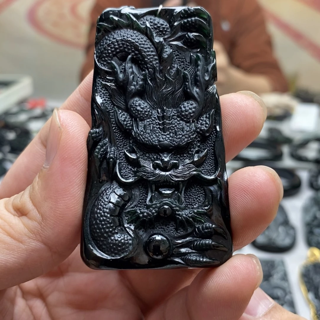 翡翠未镶嵌颈饰龙牌