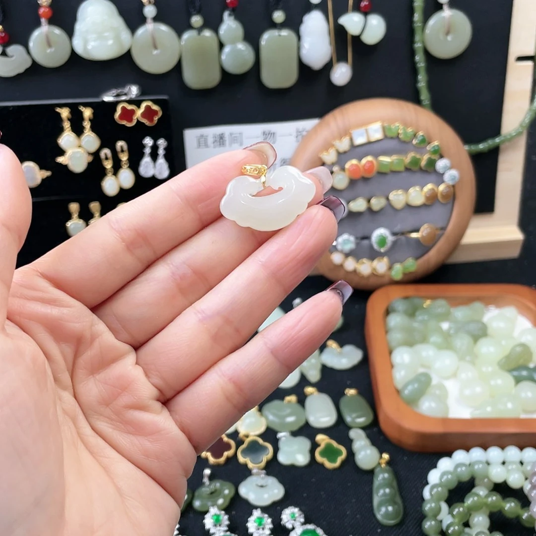 和田玉（糖玉）颈饰银S925镀金镶嵌