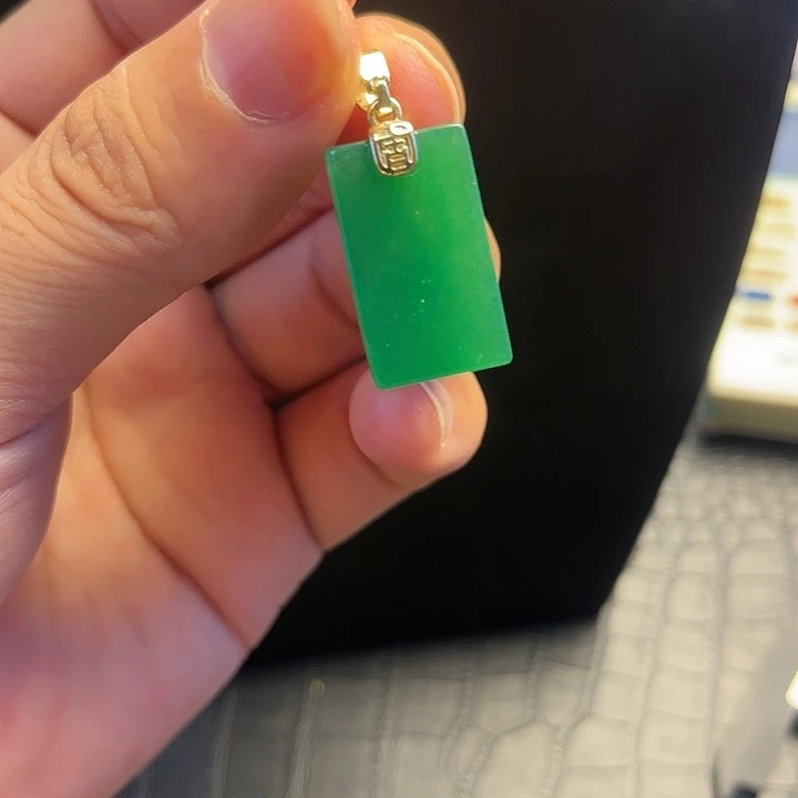 颈饰18K金镶嵌翡翠
