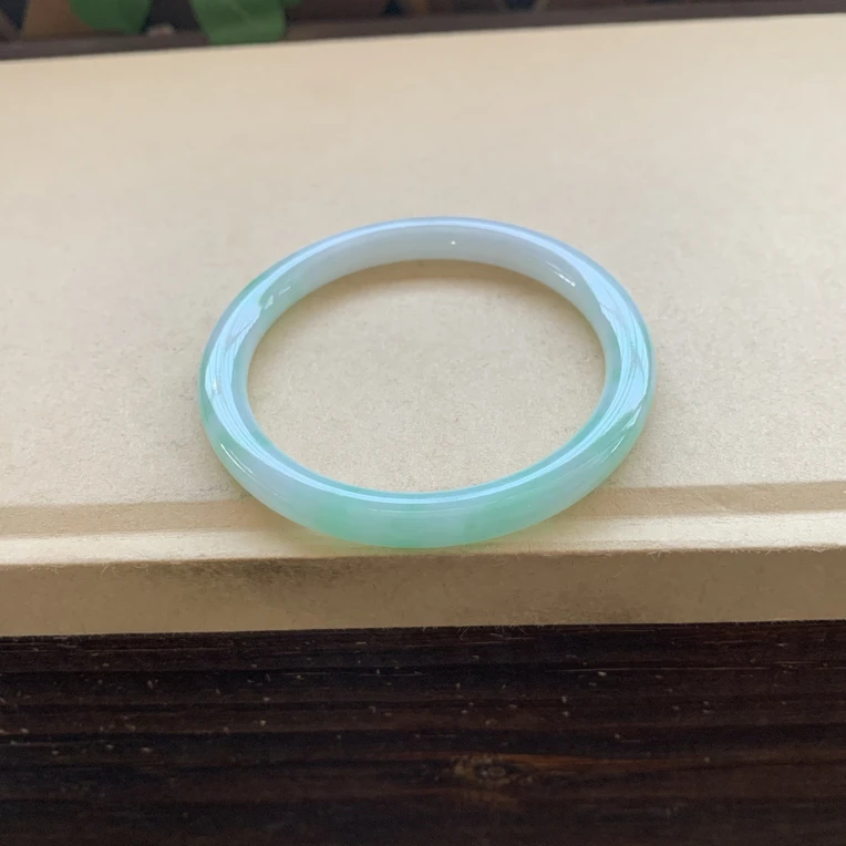 冰润阳绿圆条手镯，特价2580圈口52.8-6.7-7.1，天然翡翠缅A小纹