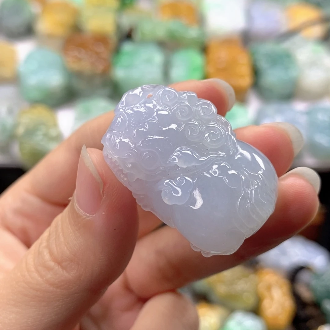 杨***心翡翠未镶嵌颈饰翡翠