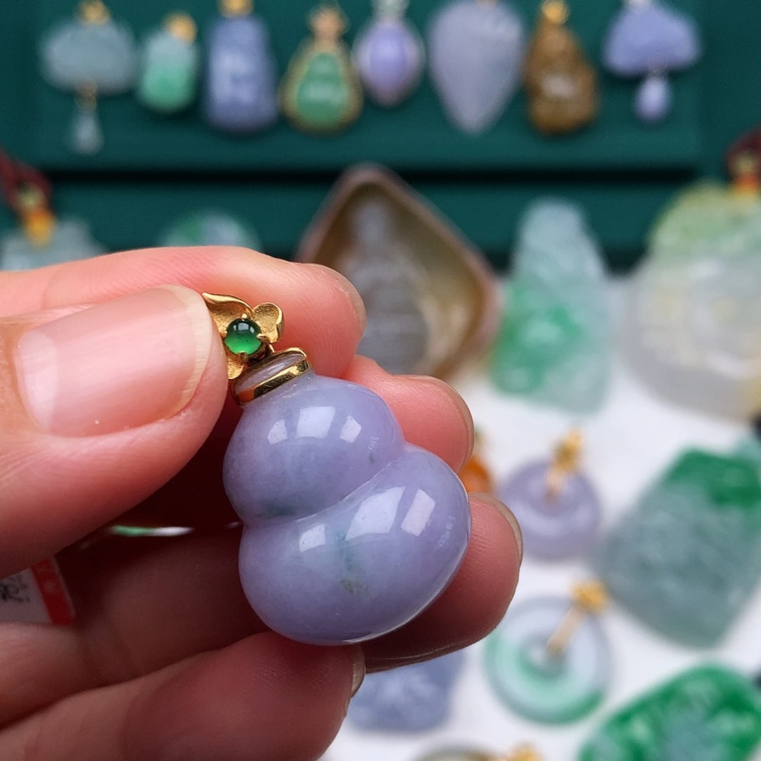 翡翠18K金镶嵌颈饰哦葫芦