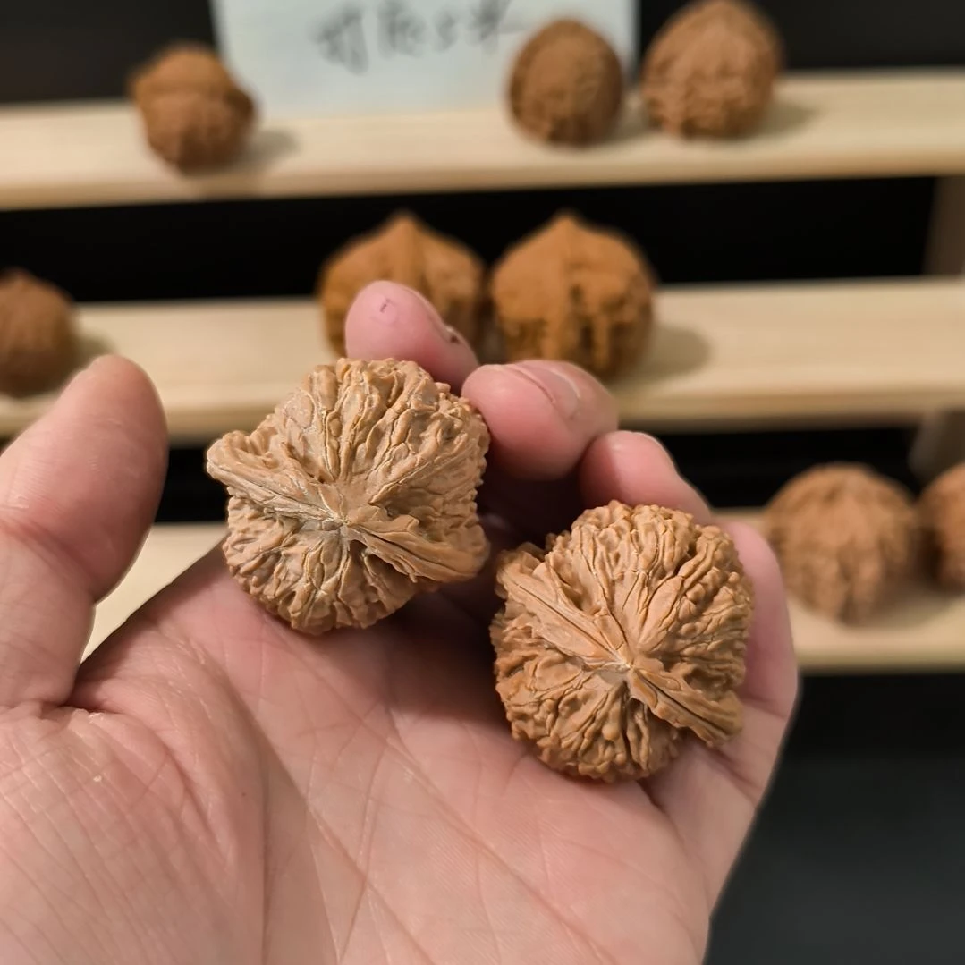 文玩核桃吊坠38白狮子