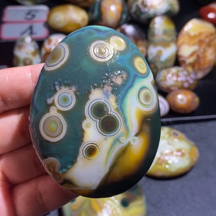 玛瑙/玉髓未镶嵌珠宝奇石82