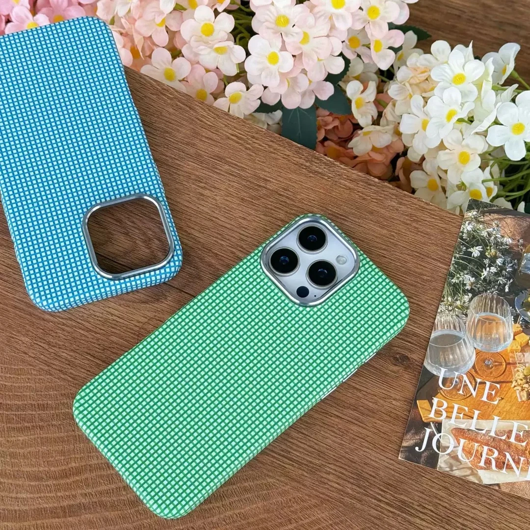 pc格子磁吸防摔薄款清新适用苹果14/15/16promax手机壳创意简约
