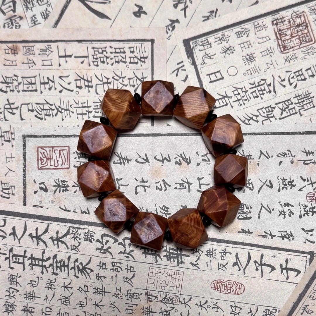 北太行崖柏天然陈化黑油茬头料2.0龙胆闪电留疤无相串