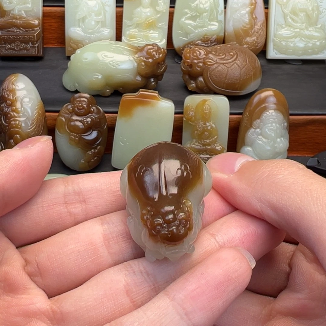@***1和田玉未镶嵌颈饰