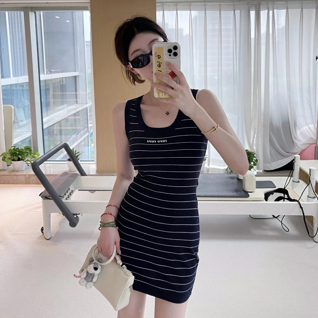 99新 MIU MIU/缪缪 au367 标语字母条纹修身无袖连衣裙 38码 棉