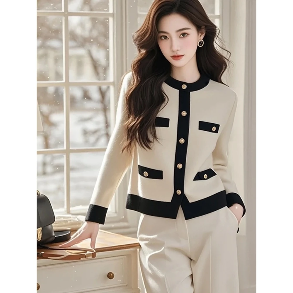 秋冬新款上班通勤高级感穿搭超好看时尚气质百搭白色针织衫