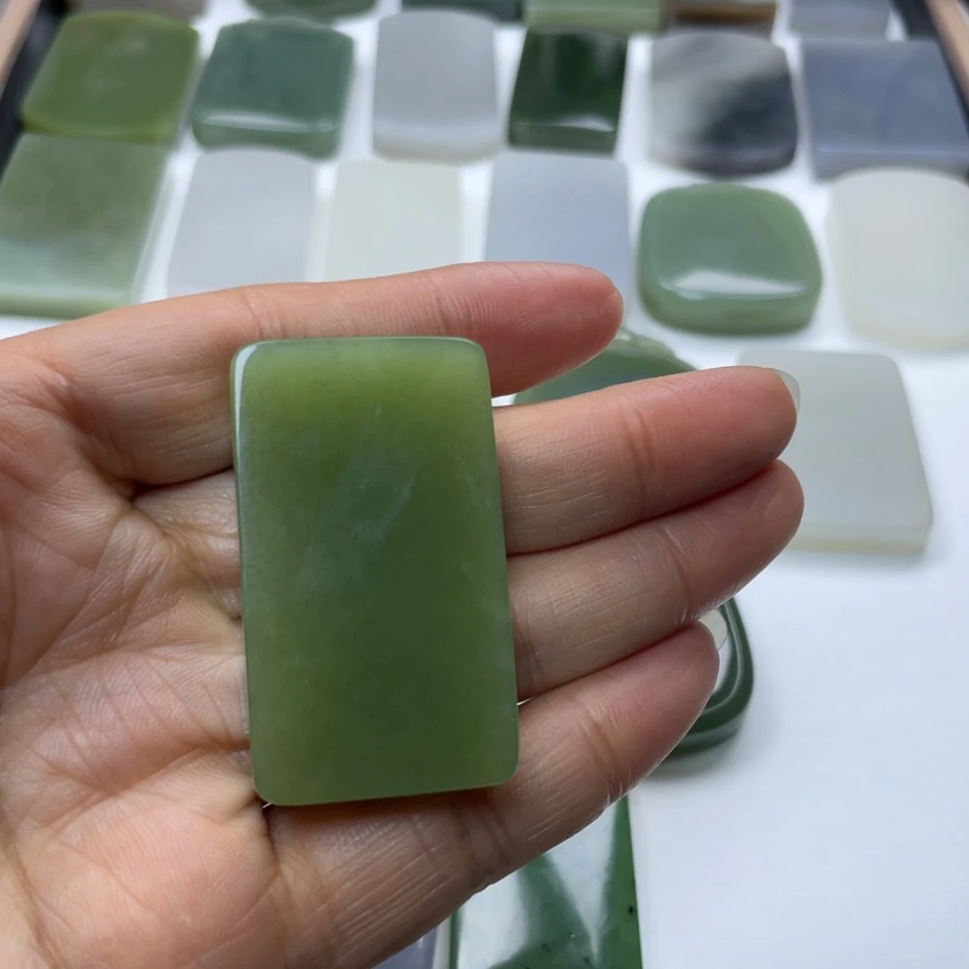 和田玉颈饰未镶嵌一***?