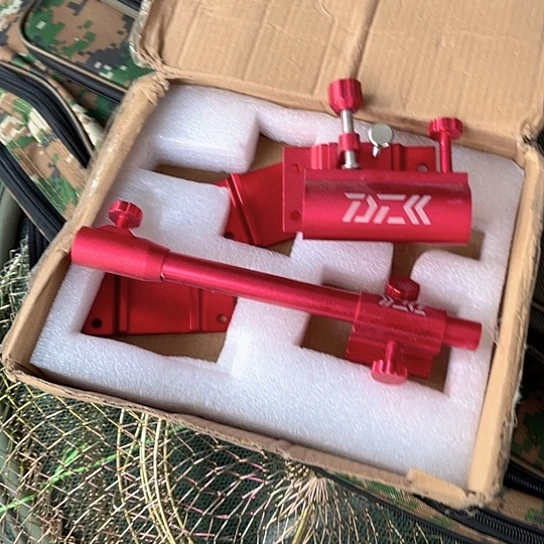 钓箱炮台架➕饵盘架一个。