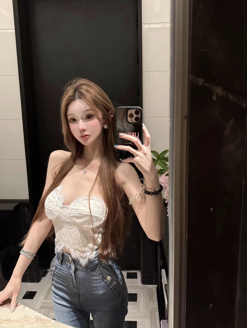 韩系设计感小众法式纯欲蕾丝拼接上衣女2025新款显瘦牛仔裤两件套