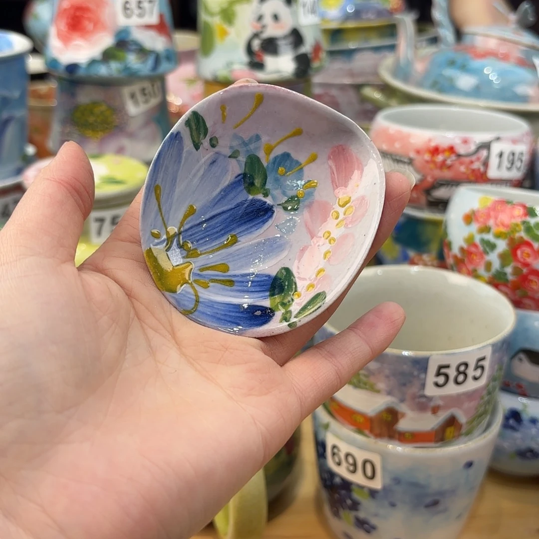 瓷片兔兔。兔兔好帅的