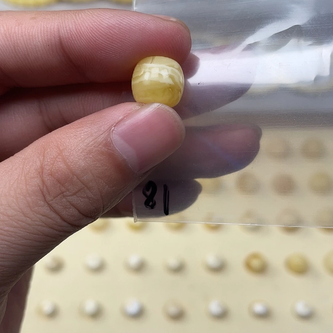 琥珀未镶嵌裸石11微瑕