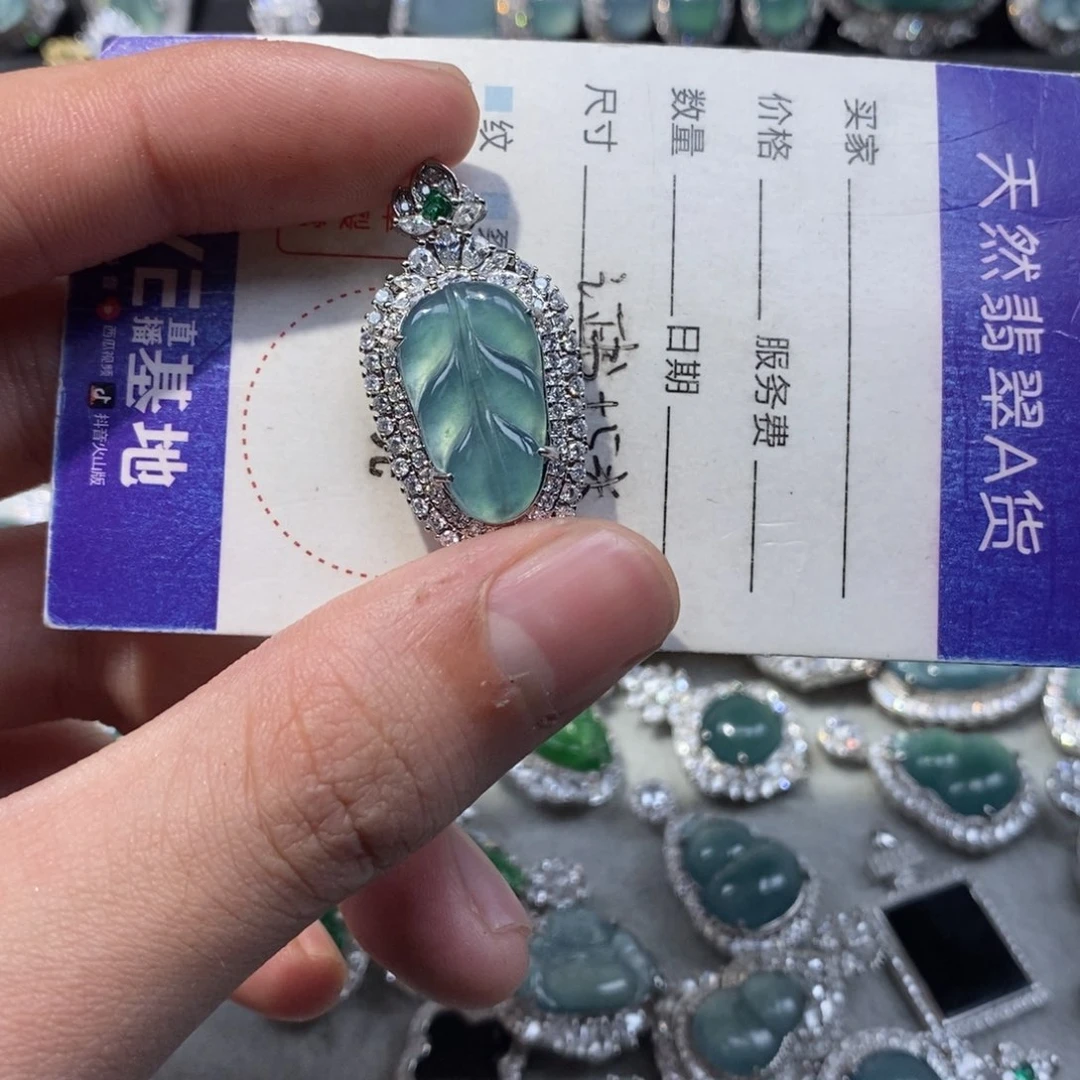 翡翠颈饰未镶嵌翡翠