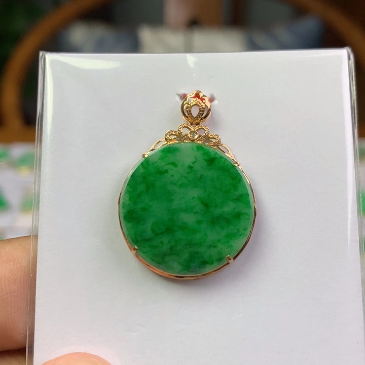 翡翠18K金镶嵌颈饰