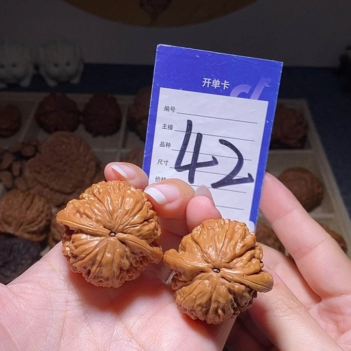 文玩核桃把件莲花39.5左右