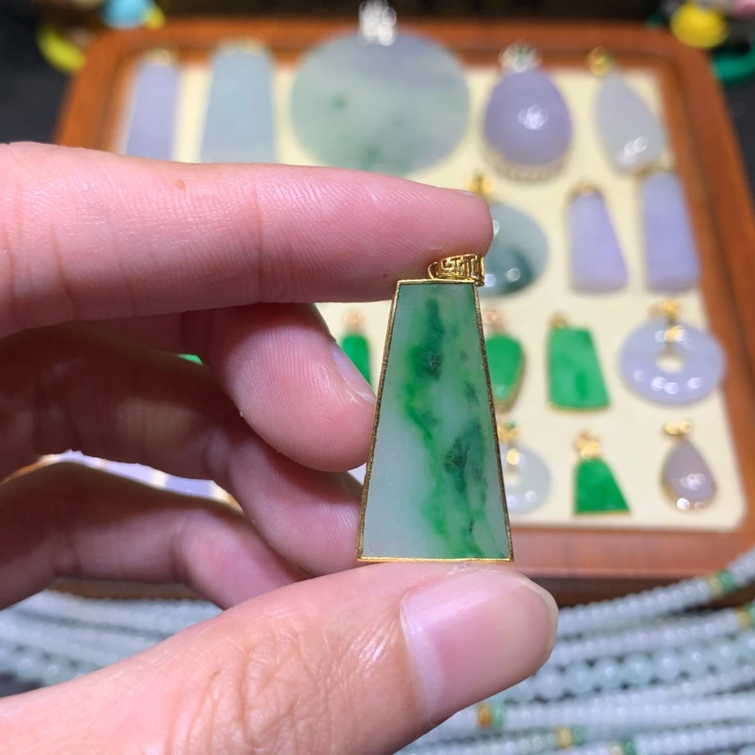 吊坠(不含链)18K金镶嵌翡翠