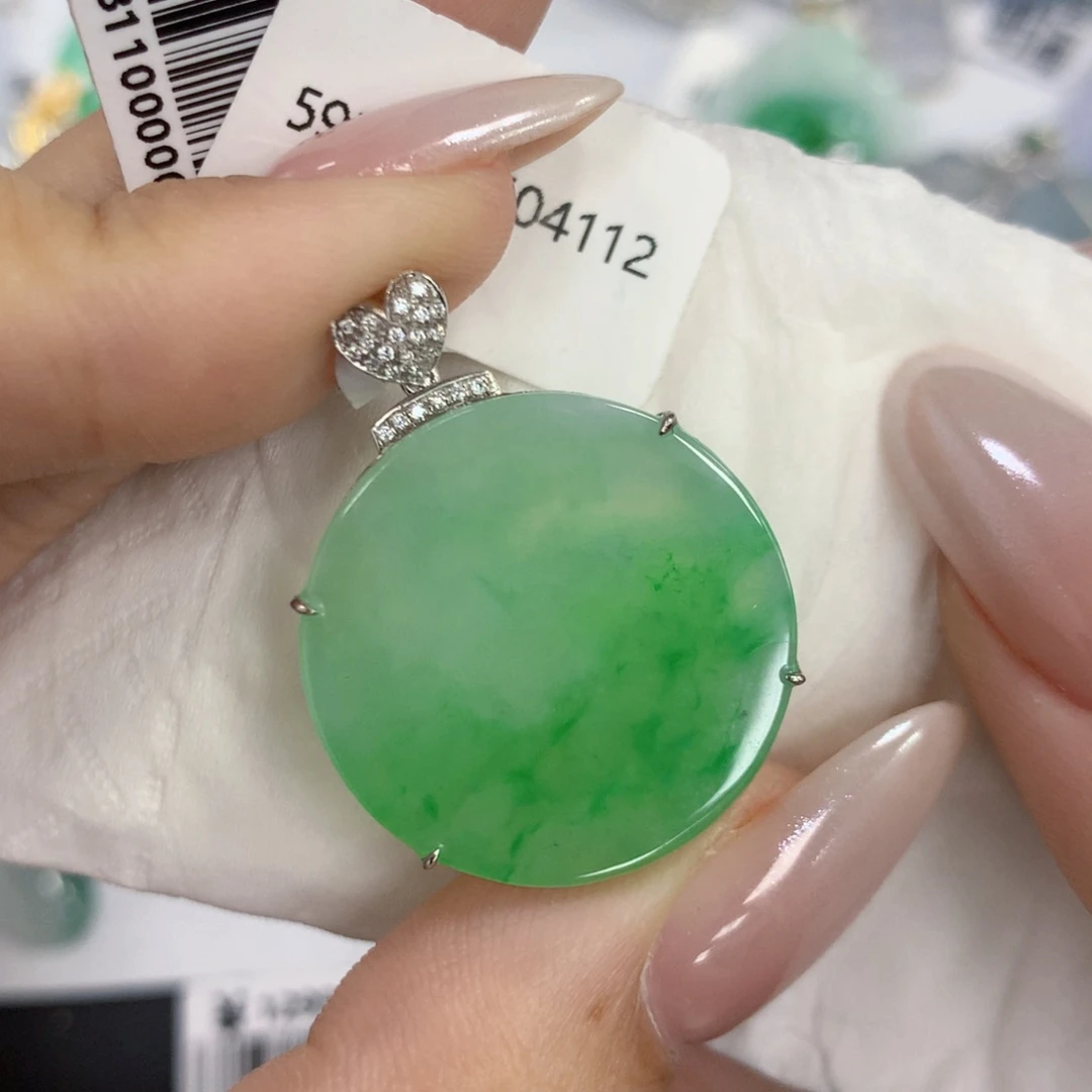 颈饰18K金镶嵌翡翠