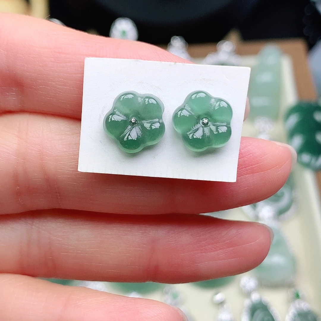 翡翠未镶嵌颈饰吊坠