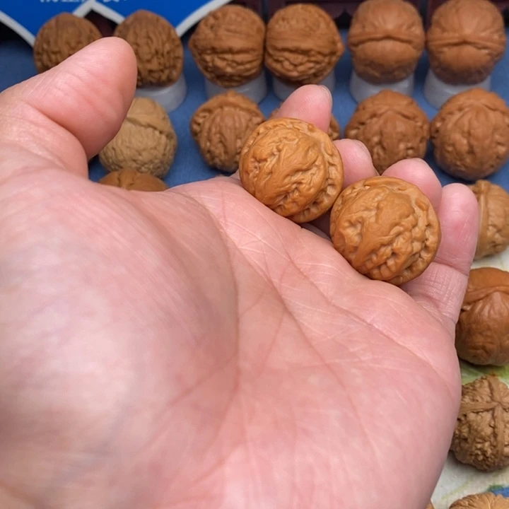 文玩核桃把件玉石方尊