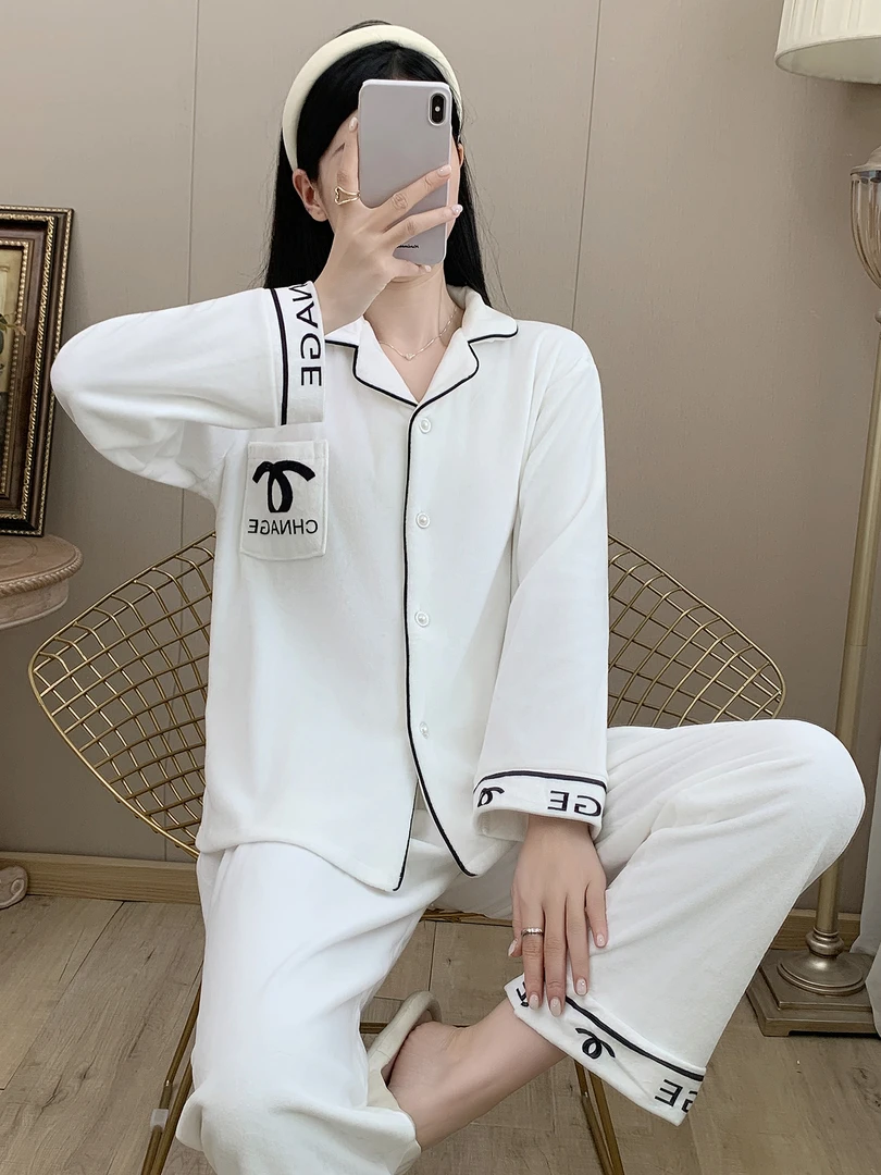 秋冬新款女士潮流睡衣女士白色小香风轻奢时尚加厚保暖套装家居服