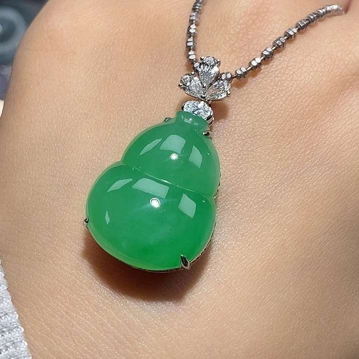 颈饰18K金镶嵌翡翠不含项链