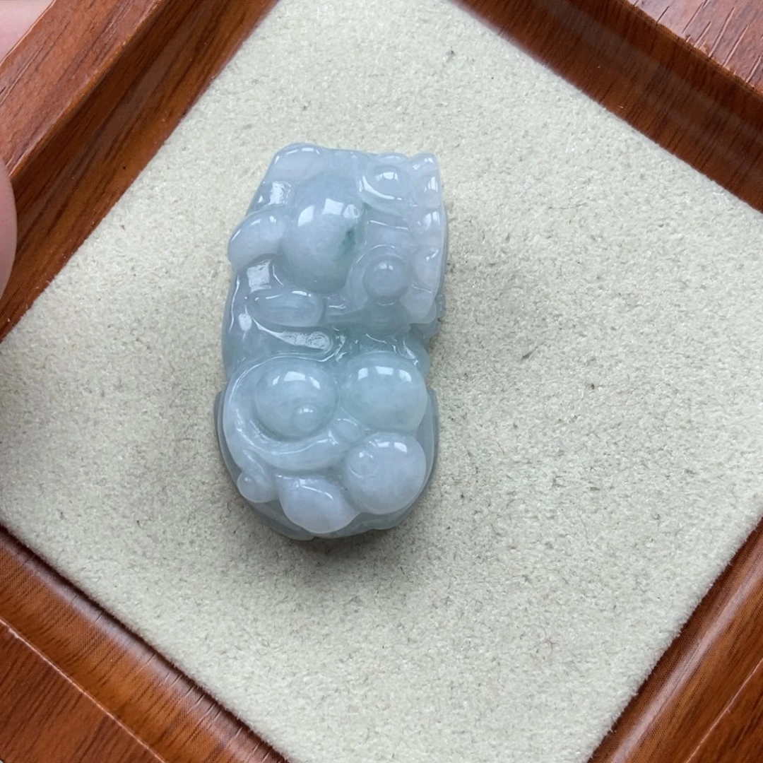 翡翠未镶嵌颈饰霸王