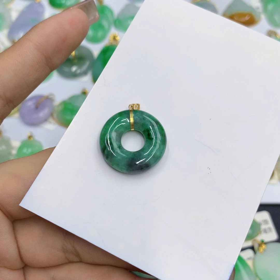 翡翠18K金镶嵌颈饰翡翠