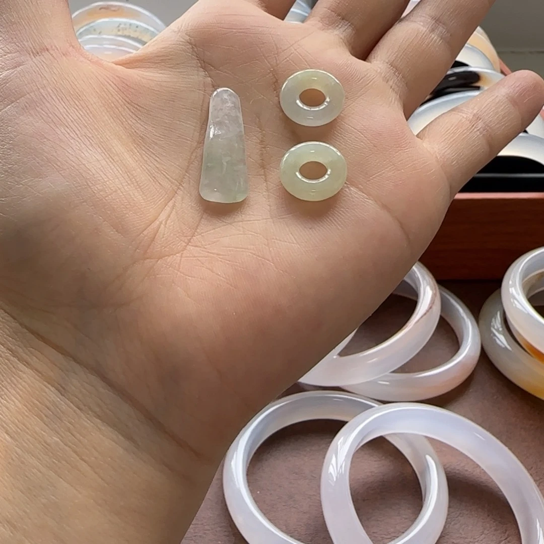 翡翠未镶嵌颈饰冰黄甜甜圈