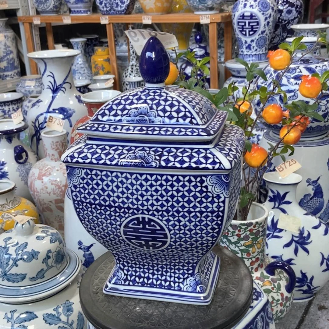 摆件旺****怪花瓶手绘釉下彩