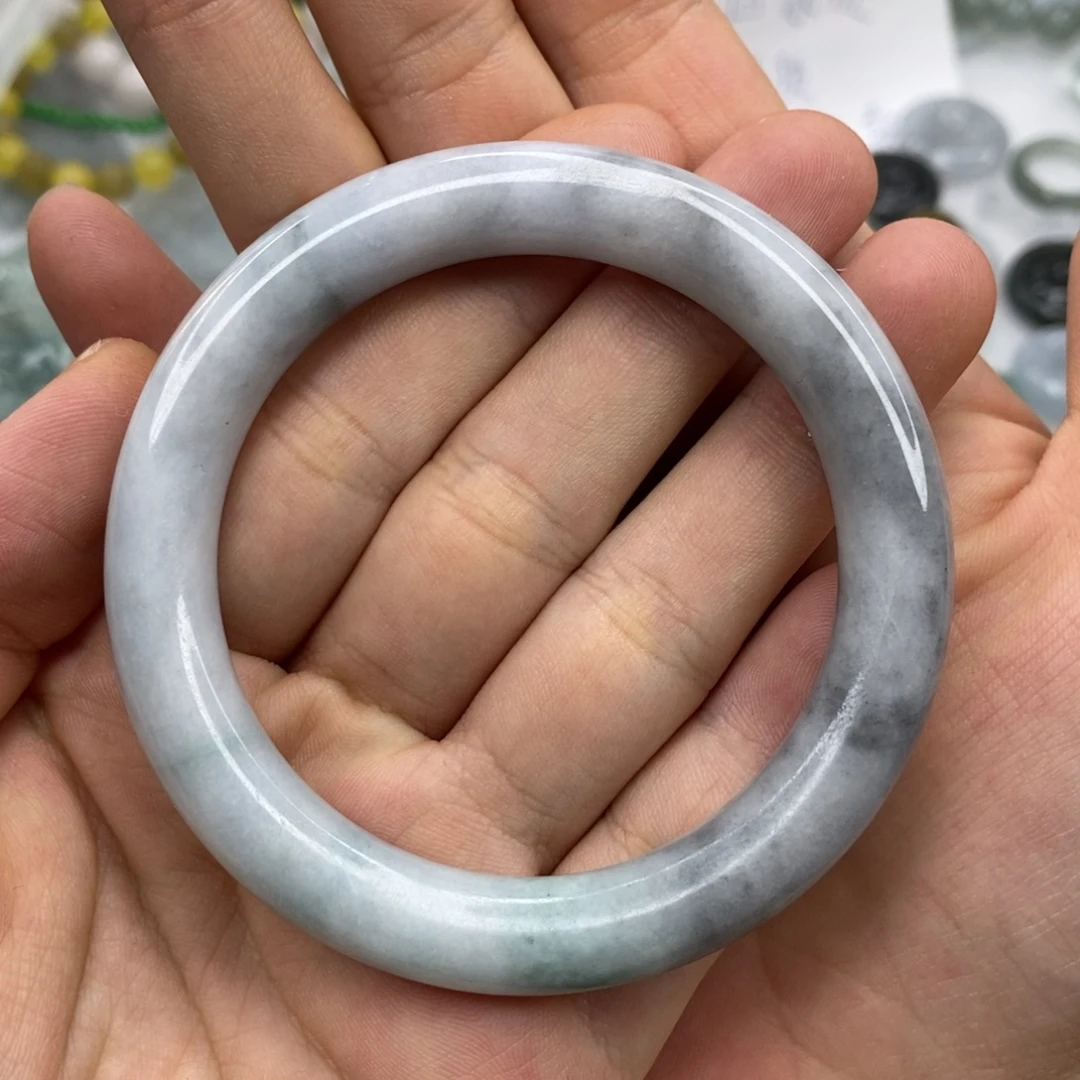 翡翠未镶嵌颈饰手镯