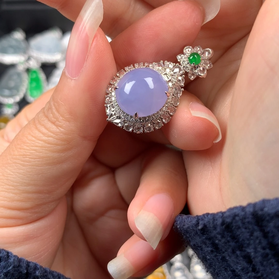 颈饰18K金镶嵌翡翠紫罗兰蛋面