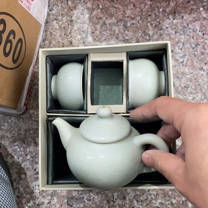 陶瓷艺术品及陶瓷壶