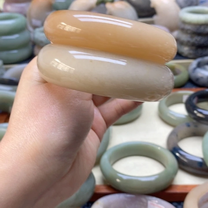 石英岩玉手镯未镶嵌慕*