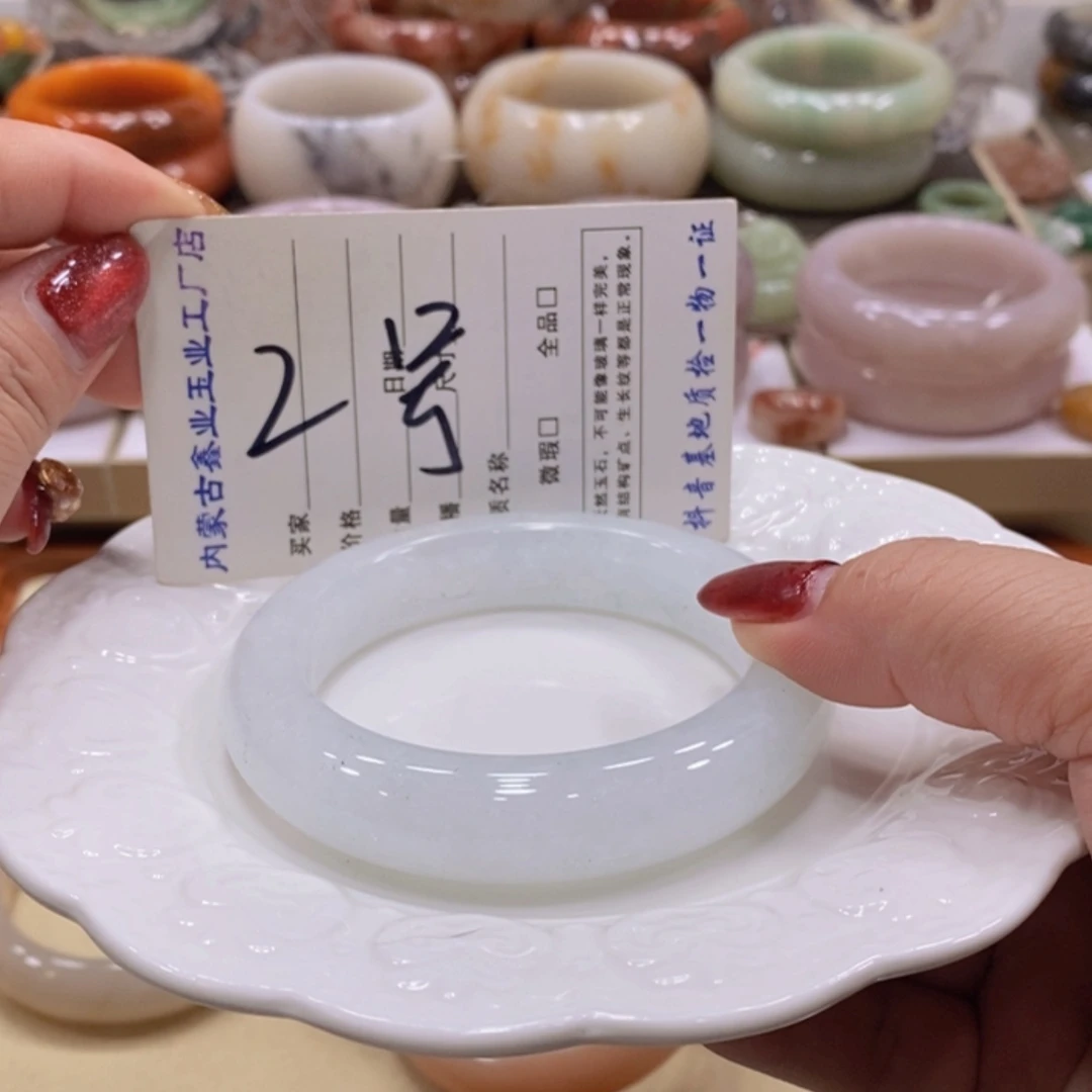 【闪购商品】未镶嵌手镯石英质玉