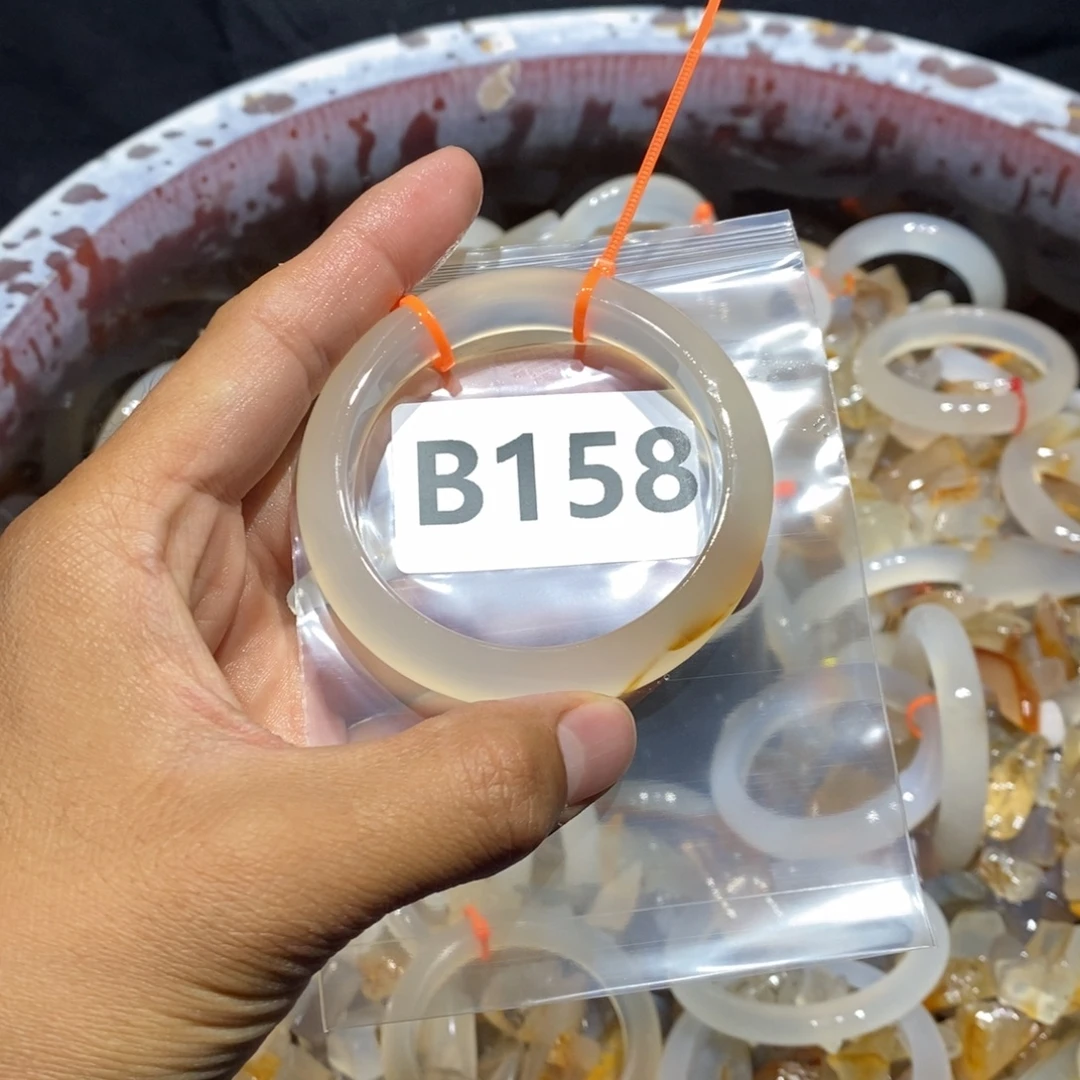 亚***芽玛瑙/玉髓未镶嵌手镯