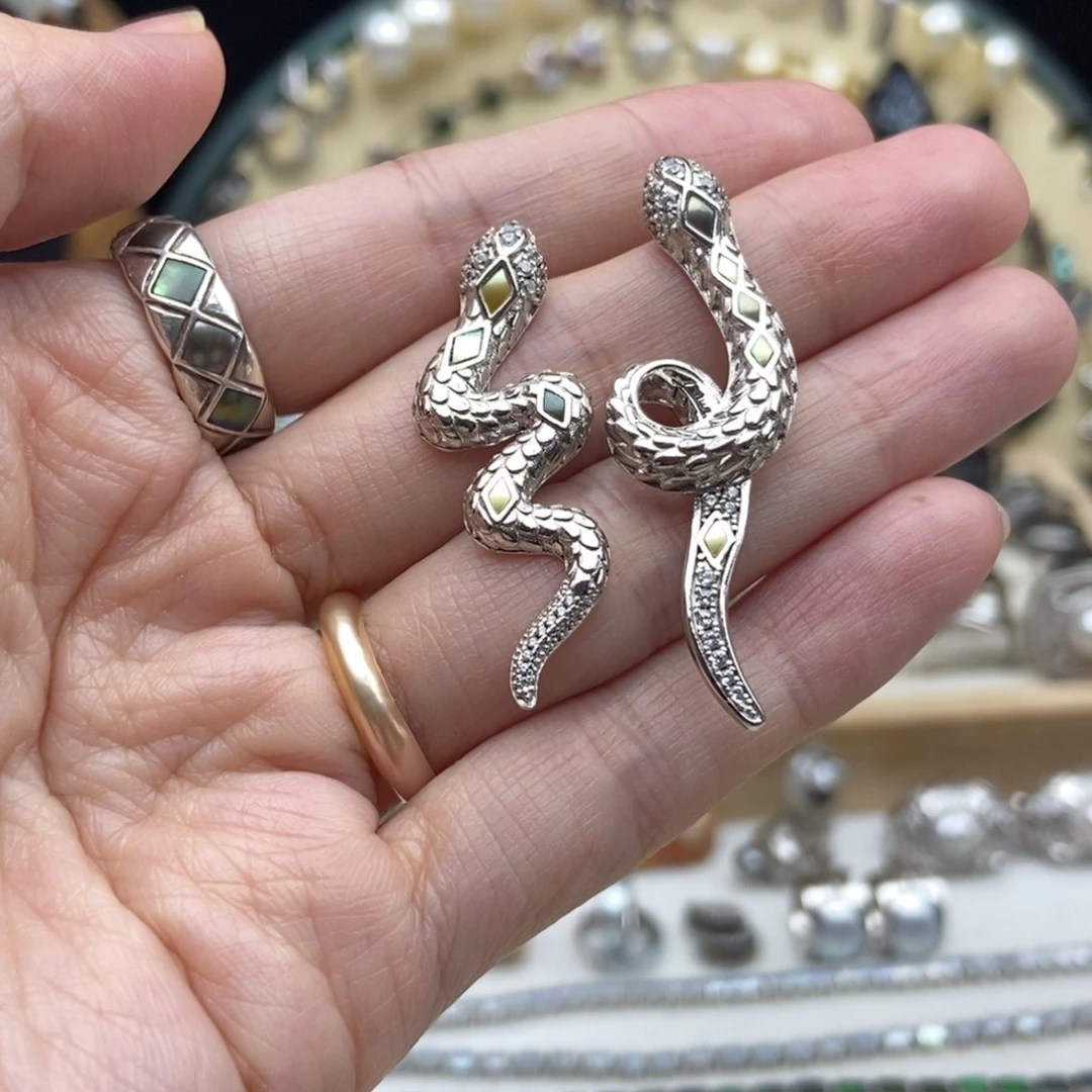 银S925镶嵌画框海水珍珠灵蛇耳钉