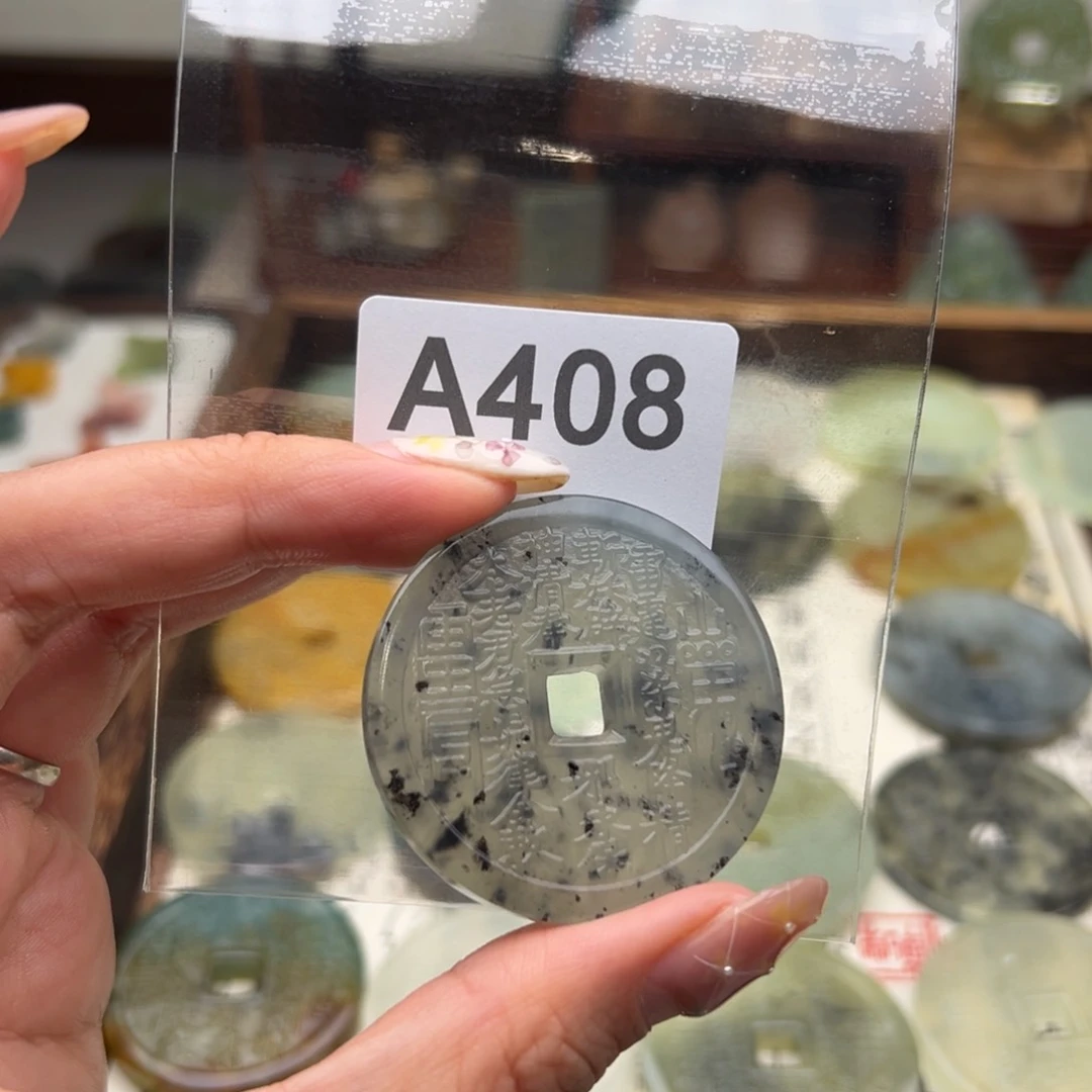 蛇纹石玉未镶嵌颈饰浮**梦