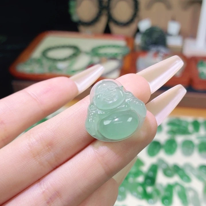 石英质玉（非洲翠）未镶嵌颈饰