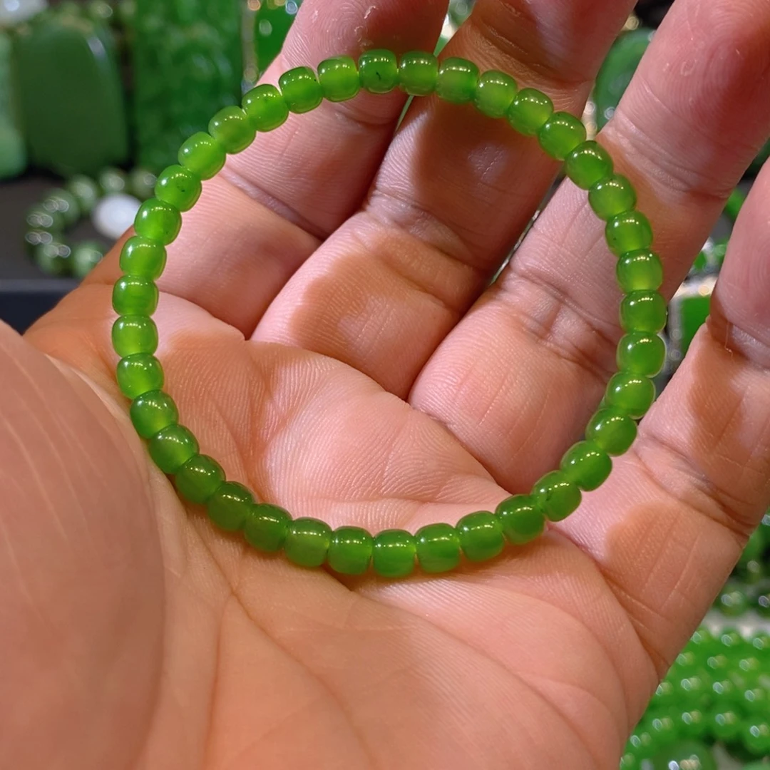 颈饰未镶嵌和田玉（碧玉）