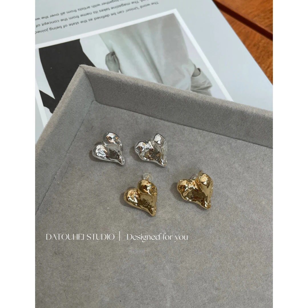铜合金耳饰 【大头黑STUDIO】2025女春时尚爱心耳饰D225P03510
